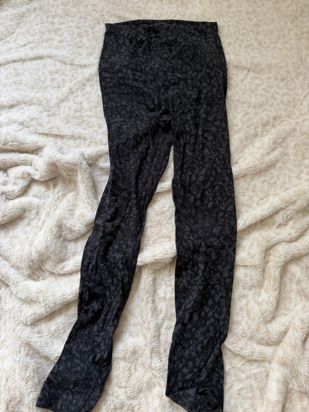 Lululemon align ultra high rise pattern leggings size 6 28inch